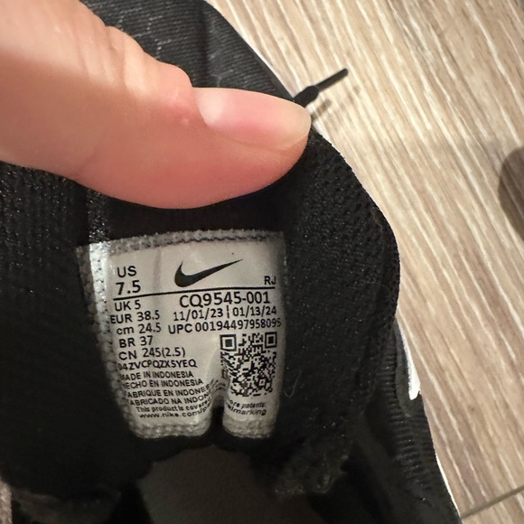 Nike Black and White Sneakers - Picture 3 of 3